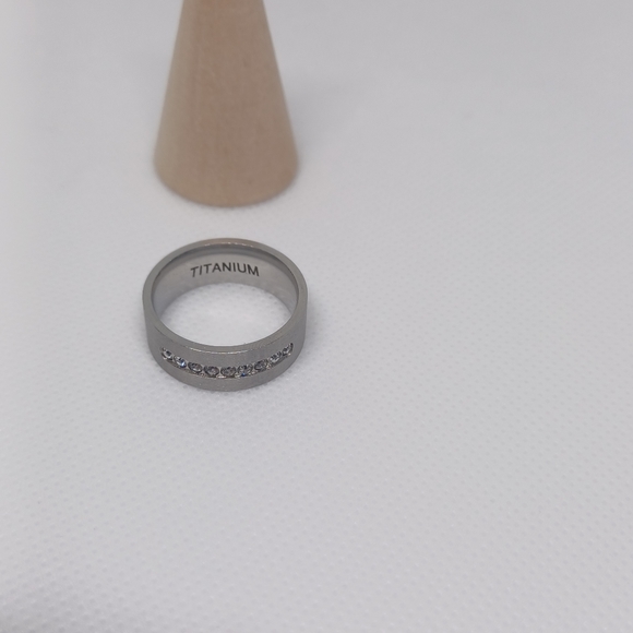 Mens Titanium Ring - Picture 3 of 5